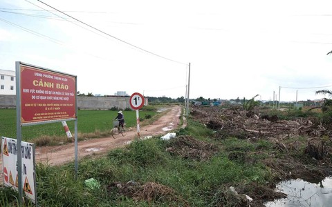 Bãi rác, nghĩa trang bị phân lô bán nền ma, tại sao cơ quan chức năng chỉ... cảnh báo? - Ảnh 1. Bãi rác, nghĩa trang bị phân lô bán nền ma, tại sao cơ quan chức năng chỉ... cảnh báo? - Ảnh 1.