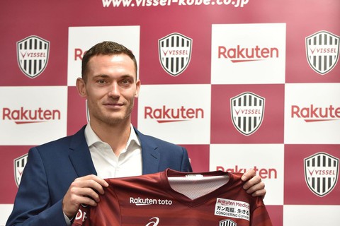 Trung vệ Vermaelen làm đồng đội với Iniesta tại Nhật Bản - Ảnh 1. Trung vệ Vermaelen làm đồng đội với Iniesta tại Nhật Bản - Ảnh 1.