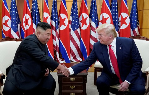 Với Triều Tiên, ông Trump nói ít làm nhiều? - Ảnh 1. Với Triều Tiên, ông Trump nói ít làm nhiều? - Ảnh 1.