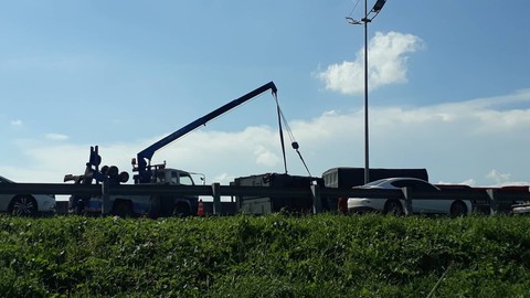 Xe tải lật ngang, cao tốc TP.HCM - Trung Lương ùn tắc kéo dài - Ảnh 2. Xe tải lật ngang, cao tốc TP.HCM - Trung Lương ùn tắc kéo dài - Ảnh 2.