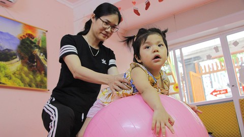 Sứ mệnh làm mẹ trẻ bại não - Ảnh 1. Sứ mệnh làm mẹ trẻ bại não - Ảnh 1.