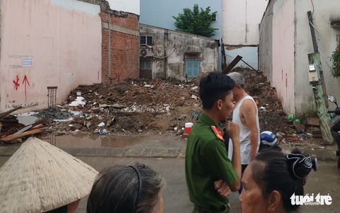Cắt sắt bị điện giật, anh thợ hồ trẻ chết trong buổi đầu tiên chỗ làm mới - Ảnh 1. Cắt sắt bị điện giật, anh thợ hồ trẻ chết trong buổi đầu tiên chỗ làm mới - Ảnh 1.