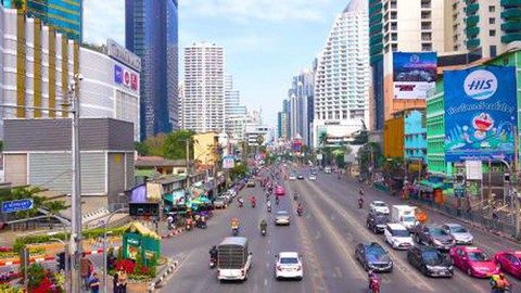 Thái Lan phạt nặng người đi xe máy chiếm đường của khách bộ hành - Ảnh 1. Thái Lan phạt nặng người đi xe máy chiếm đường của khách bộ hành - Ảnh 1.