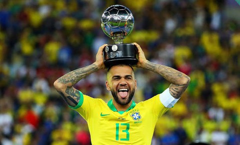 Thất nghiệp, đội trưởng Brazil Dani Alves lên mạng xã hội tìm việc - Ảnh 1. Thất nghiệp, đội trưởng Brazil Dani Alves lên mạng xã hội tìm việc - Ảnh 1.