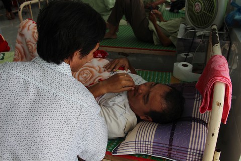 Đại úy công an bị thương: Không ngờ đối tượng tông thẳng xe cảnh sát quá liều - Ảnh 3. Đại úy công an bị thương: Không ngờ đối tượng tông thẳng xe cảnh sát quá liều - Ảnh 3.