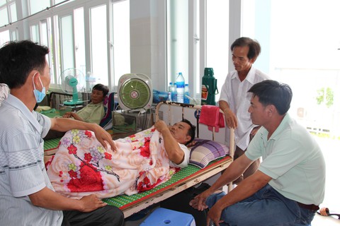 Đại úy công an bị thương: Không ngờ đối tượng tông thẳng xe cảnh sát quá liều - Ảnh 2. Đại úy công an bị thương: Không ngờ đối tượng tông thẳng xe cảnh sát quá liều - Ảnh 2.