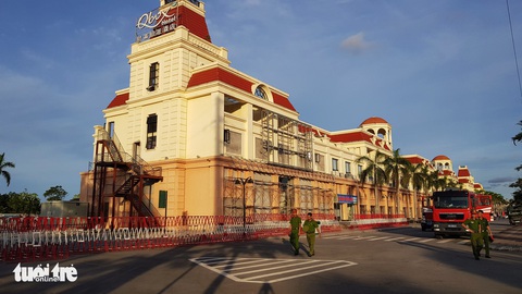 Công an bao vây, phá đường dây đánh bạc của người Trung Quốc - Ảnh 1. Công an bao vây, phá đường dây đánh bạc của người Trung Quốc - Ảnh 1.