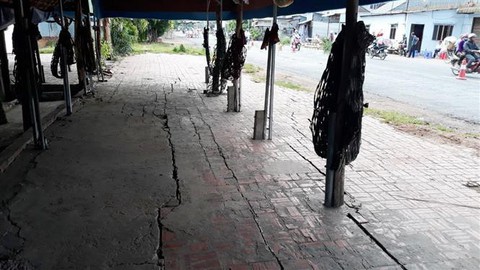 Quốc lộ 91 có nguy cơ rớt xuống sông Hậu - Ảnh 6. Quốc lộ 91 có nguy cơ rớt xuống sông Hậu - Ảnh 6.