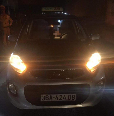 Đang chở khách, tài xế taxi bất ngờ tử vong sau vôlăng - Ảnh 1. Đang chở khách, tài xế taxi bất ngờ tử vong sau vôlăng - Ảnh 1.