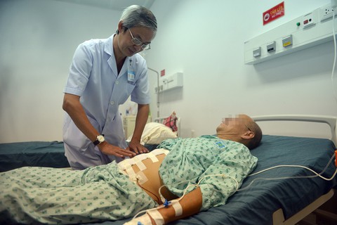 Bệnh viện công có thể thu 4 triệu đồng/ngày giường? - Ảnh 1. Bệnh viện công có thể thu 4 triệu đồng/ngày giường? - Ảnh 1.