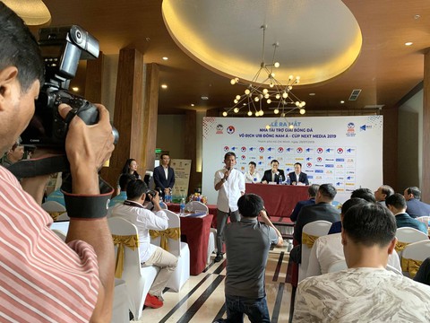 Người hâm mộ VN được vào sân miễn phí xem Giải U18 Đông Nam Á 2019 - Ảnh 2. Người hâm mộ VN được vào sân miễn phí xem Giải U18 Đông Nam Á 2019 - Ảnh 2.