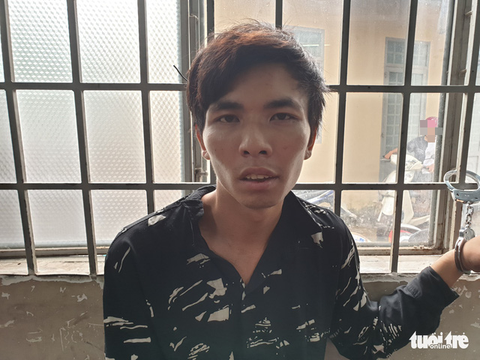 Bị đâm chảy máu, tài xế Grab vẫn quật ngã, bắt gọn tên cướp - Ảnh 1. Bị đâm chảy máu, tài xế Grab vẫn quật ngã, bắt gọn tên cướp - Ảnh 1.