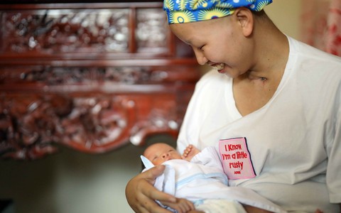 Vượt qua ung thư, cười hết phần người khác, sống vui 20 năm - Ảnh 1. Vượt qua ung thư, cười hết phần người khác, sống vui 20 năm - Ảnh 1.