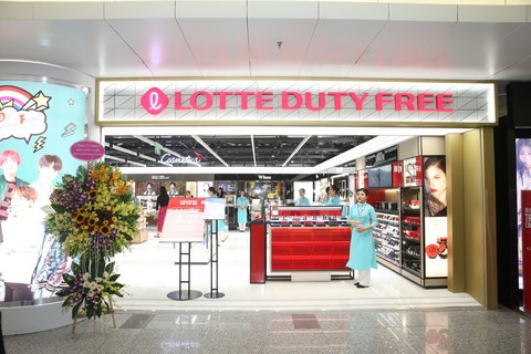 Lotte Duty Free khai trương tại sân bay quốc tế Nội Bài - Ảnh 5. Lotte Duty Free khai trương tại sân bay quốc tế Nội Bài - Ảnh 5.