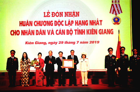 Kiên Giang đón nhận Huân chương Độc lập hạng nhất - Ảnh 1. Kiên Giang đón nhận Huân chương Độc lập hạng nhất - Ảnh 1.