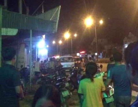 Thanh niên hỗn chiến trong đêm, 1 người chết, 4 người bị thương - Ảnh 1. Thanh niên hỗn chiến trong đêm, 1 người chết, 4 người bị thương - Ảnh 1.
