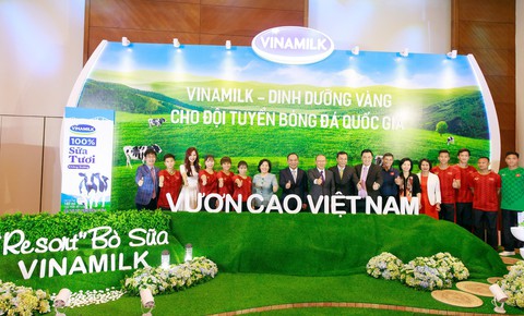 Vinamilk tài trợ chính thức cho các đội tuyển bóng đá quốc gia Việt Nam - Ảnh 2. Vinamilk tài trợ chính thức cho các đội tuyển bóng đá quốc gia Việt Nam - Ảnh 2.