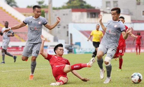 Quả đá panenka lỗi của ngoại binh khiến Hải Phòng bị loại khỏi Cúp quốc gia 2019 - Ảnh 4. Quả đá panenka lỗi của ngoại binh khiến Hải Phòng bị loại khỏi Cúp quốc gia 2019 - Ảnh 4.