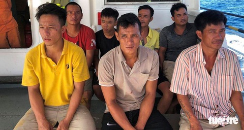 Hai lần lặn tìm 9 ngư dân Nghệ An mất tích bất thành - Ảnh 3. Hai lần lặn tìm 9 ngư dân Nghệ An mất tích bất thành - Ảnh 3.