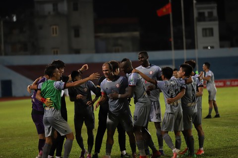 Quả đá panenka lỗi của ngoại binh khiến Hải Phòng bị loại khỏi Cúp quốc gia 2019 - Ảnh 1. Quả đá panenka lỗi của ngoại binh khiến Hải Phòng bị loại khỏi Cúp quốc gia 2019 - Ảnh 1.