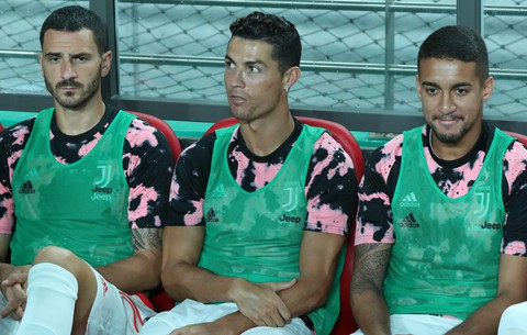 CĐV Hàn Quốc đòi kiện vì không được xem Ronaldo thi đấu - Ảnh 1. CĐV Hàn Quốc đòi kiện vì không được xem Ronaldo thi đấu - Ảnh 1.