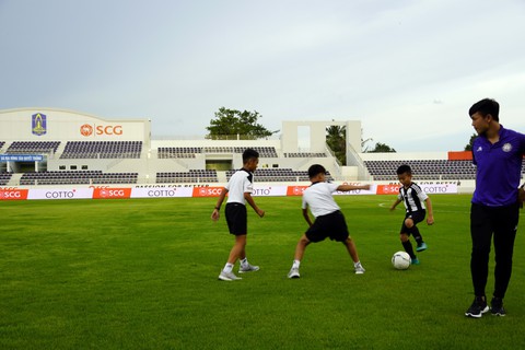 60 cầu thủ nhí trúng tuyển khóa đầu Học viện Juventus VN - Ảnh 1. 60 cầu thủ nhí trúng tuyển khóa đầu Học viện Juventus VN - Ảnh 1.