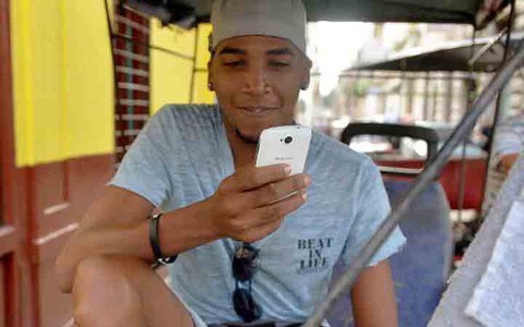 Cuba cho xài WiFi tại nhà riêng - Ảnh 1. Cuba cho xài WiFi tại nhà riêng - Ảnh 1.
