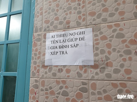 Sống trong lo sợ vì liên tục bị tạt sơn, chất bẩn vào nhà - Ảnh 3. Sống trong lo sợ vì liên tục bị tạt sơn, chất bẩn vào nhà - Ảnh 3.