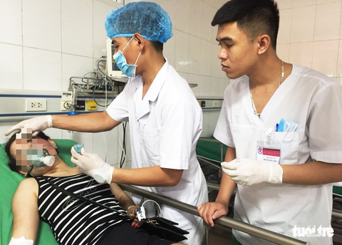 5 người trong một gia đình ngạt khói nhập viện nghi bị phóng hỏa - Ảnh 2. 5 người trong một gia đình ngạt khói nhập viện nghi bị phóng hỏa - Ảnh 2.