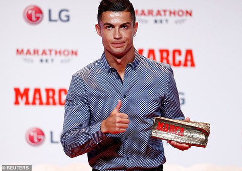 Ronaldo nối gót Messi và Nadal nhận phần thưởng Huyền thoại Marca - Ảnh 1. Ronaldo nối gót Messi và Nadal nhận phần thưởng Huyền thoại Marca - Ảnh 1.