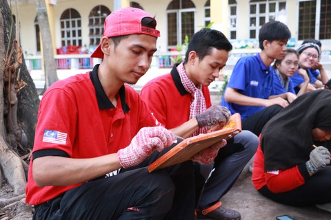 Tình nguyện viên quốc tế học tiếng Việt, trồng cây xanh ở Việt Nam - Ảnh 2. Tình nguyện viên quốc tế học tiếng Việt, trồng cây xanh ở Việt Nam - Ảnh 2.