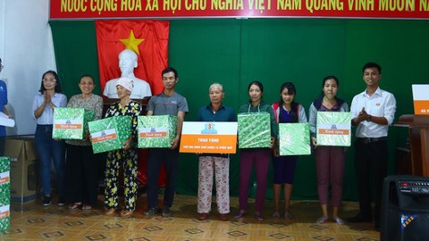 Các chiến sĩ Mùa hè xanh cùng xây cuộc sống xanh tại Bến Tre - Ảnh 4. Các chiến sĩ Mùa hè xanh cùng xây cuộc sống xanh tại Bến Tre - Ảnh 4.