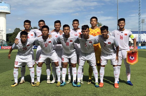 U15 Việt Nam thắng nhọc Singapore, nuôi hi vọng vào bán kết - Ảnh 1. U15 Việt Nam thắng nhọc Singapore, nuôi hi vọng vào bán kết - Ảnh 1.
