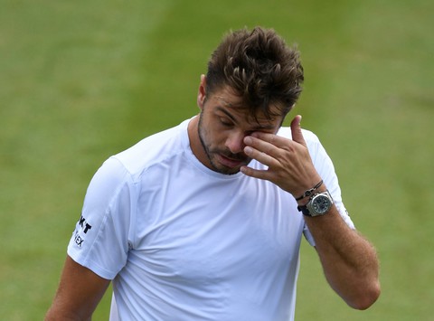 Tay vợt cao 2,11m khuất phục Wawrinka ở vòng 2 Wimbledon - Ảnh 1. Tay vợt cao 2,11m khuất phục Wawrinka ở vòng 2 Wimbledon - Ảnh 1.