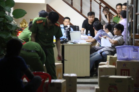 Khởi tố doanh nghiệp vận tải nghi chở cát lậu ở Huế - Ảnh 1. Khởi tố doanh nghiệp vận tải nghi chở cát lậu ở Huế - Ảnh 1.