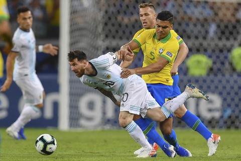 Đỉnh cao Brazil, vực sâu Argentina - Ảnh 1. Đỉnh cao Brazil, vực sâu Argentina - Ảnh 1.
