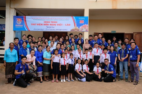 Mùa yêu thương trên đất Lào - Ảnh 5. Mùa yêu thương trên đất Lào - Ảnh 5.
