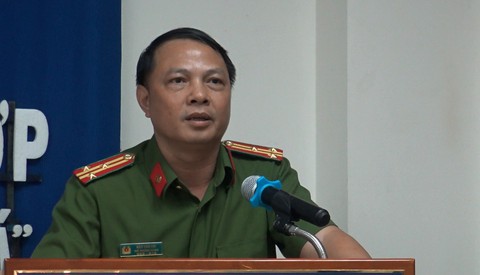 Ngáo đá xông vào sân bay, lên cả máy bay gây náo loạn - Ảnh 2. Ngáo đá xông vào sân bay, lên cả máy bay gây náo loạn - Ảnh 2.