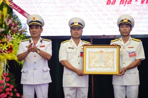 Tiểu đoàn DK1 đón nhận Huân chương Bảo vệ Tổ quốc hạng Nhì - Ảnh 1. Tiểu đoàn DK1 đón nhận Huân chương Bảo vệ Tổ quốc hạng Nhì - Ảnh 1.