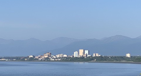 Thành phố mát mẻ nhất của Mỹ ở Alaska hủy bắn pháo hoa vì... nóng quá - Ảnh 1. Thành phố mát mẻ nhất của Mỹ ở Alaska hủy bắn pháo hoa vì... nóng quá - Ảnh 1.
