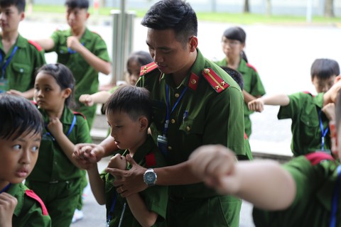 Lớp học xử lý tình huống bị bắt cóc cho trẻ mùa hè - Ảnh 2. Lớp học xử lý tình huống bị bắt cóc cho trẻ mùa hè - Ảnh 2.