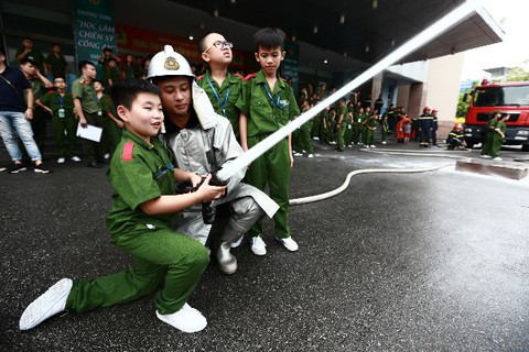 Lớp học xử lý tình huống bị bắt cóc cho trẻ mùa hè - Ảnh 1. Lớp học xử lý tình huống bị bắt cóc cho trẻ mùa hè - Ảnh 1.