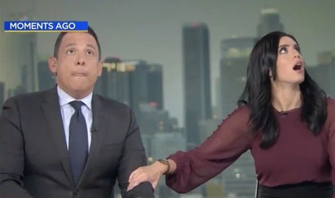 Video người dẫn chương trình chui xuống gầm bàn vì động đất ở California - Ảnh 2. Video người dẫn chương trình chui xuống gầm bàn vì động đất ở California - Ảnh 2.