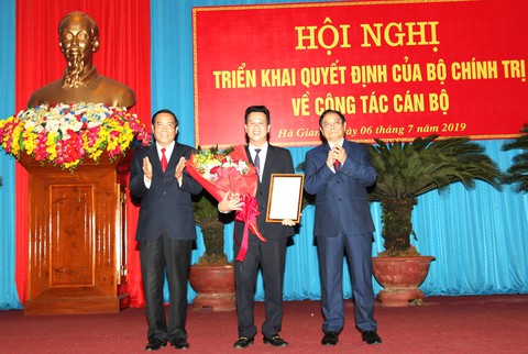 ‘Chủ tịch trẻ nhất nước về làm bí thư Hà Giang - Ảnh 1. ‘Chủ tịch trẻ nhất nước về làm bí thư Hà Giang - Ảnh 1.