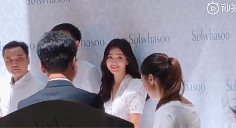 Fan Trung Quốc kéo đến sự kiện Song Hye Kyo xuất hiện sau tin ly hôn - Ảnh 1. Fan Trung Quốc kéo đến sự kiện Song Hye Kyo xuất hiện sau tin ly hôn - Ảnh 1.
