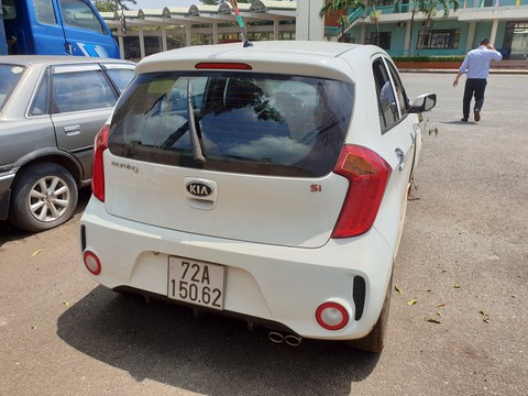 Nghi vấn một CSGT lái xe hơi tông xe máy làm chết người, bỏ chạy - Ảnh 3. Nghi vấn một CSGT lái xe hơi tông xe máy làm chết người, bỏ chạy - Ảnh 3.