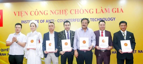 Nữ hoàng văn hóa tâm linh xin rút khỏi Ban chống hàng giả - Ảnh 2. Nữ hoàng văn hóa tâm linh xin rút khỏi Ban chống hàng giả - Ảnh 2.
