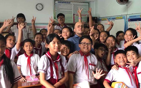 Việt Nam vào top 10 quốc gia đáng sống với người nước ngoài, vì sao? - Ảnh 2. Việt Nam vào top 10 quốc gia đáng sống với người nước ngoài, vì sao? - Ảnh 2.