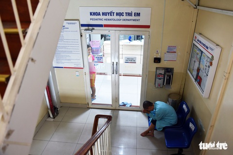 Người mẹ cạo đầu để cùng con chống chọi với ung thư - Ảnh 3. Người mẹ cạo đầu để cùng con chống chọi với ung thư - Ảnh 3.