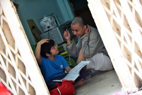 Người mẹ cạo đầu để cùng con chống chọi với ung thư - Ảnh 9. Người mẹ cạo đầu để cùng con chống chọi với ung thư - Ảnh 9.